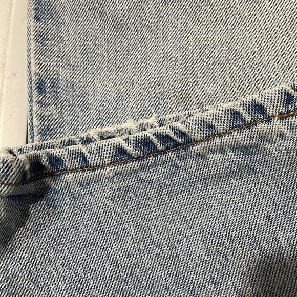 Vintage Levi's 550 16 Regular S Light Wash Relaxed Fit Tapered Leg Jeans - Picture 5 of 7